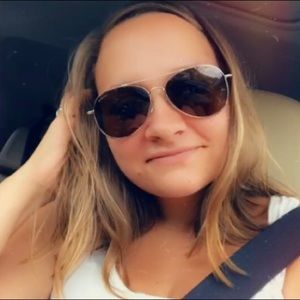 Meet your Posher, Lyndsey